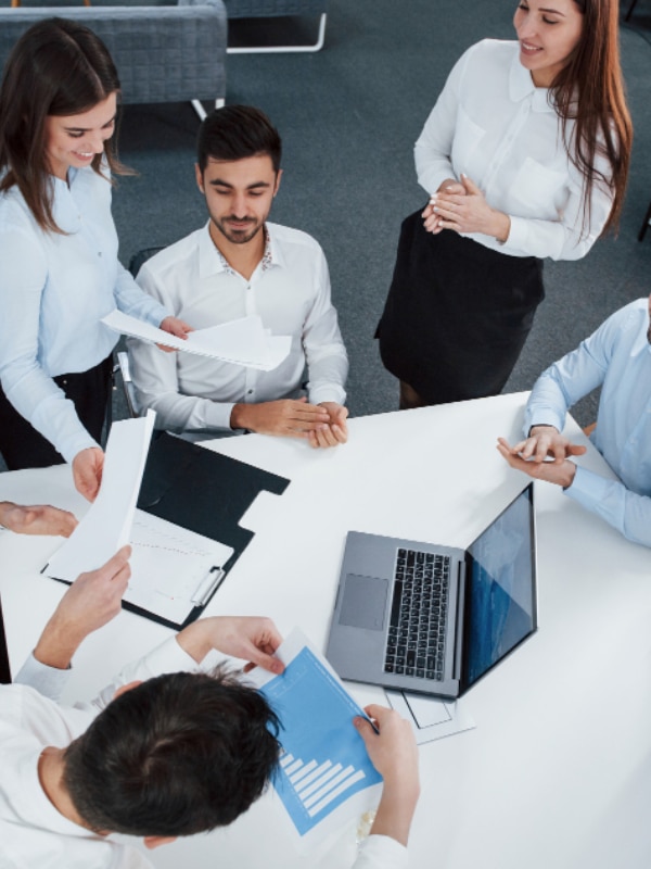 professionnels en réunion